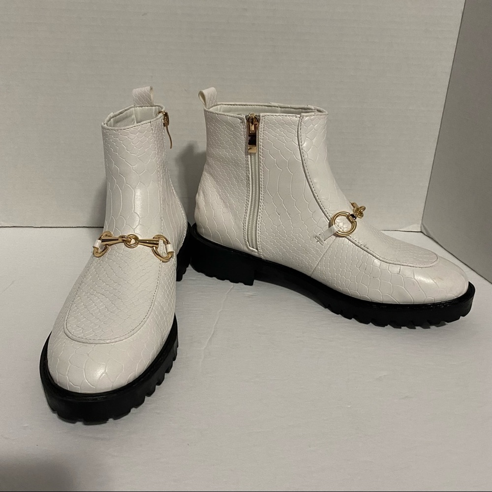 SHE & IN WHITE BUCKLED BOOTIES - Picture 3 of 15